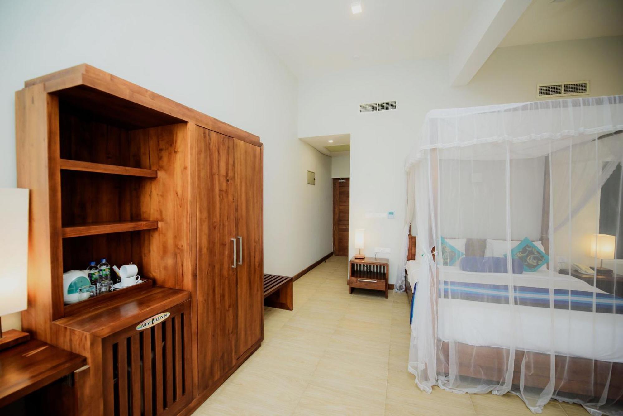 Hotel Refresh Blue Hikkaduwa Esterno foto