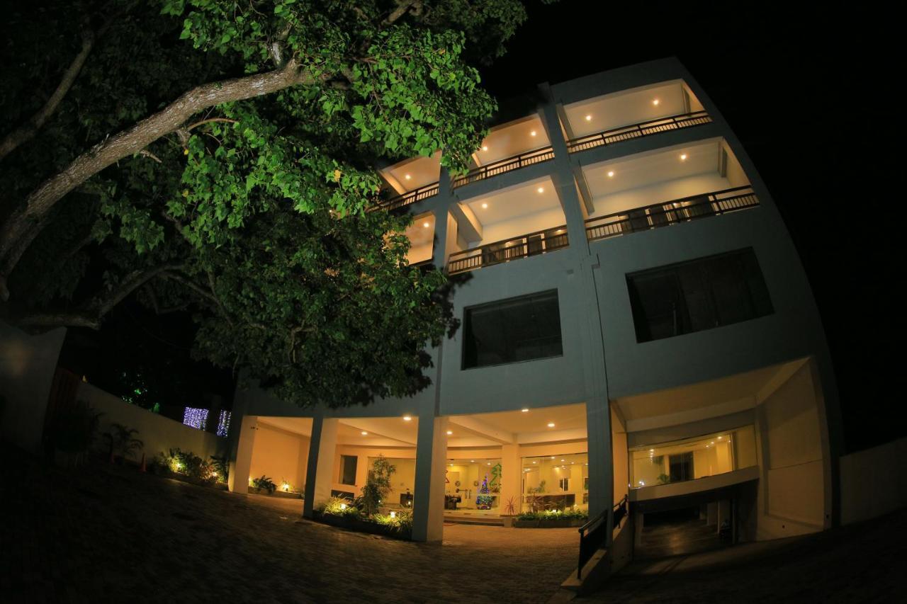 Hotel Refresh Blue Hikkaduwa Esterno foto